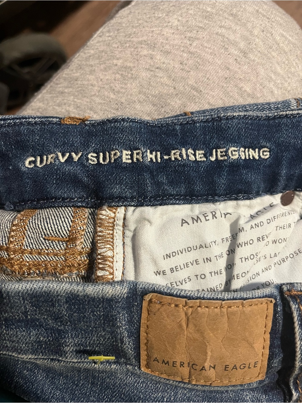 American Eagle Outfitters Distressed Blue Women's Jeggings - Picture 4 of 5